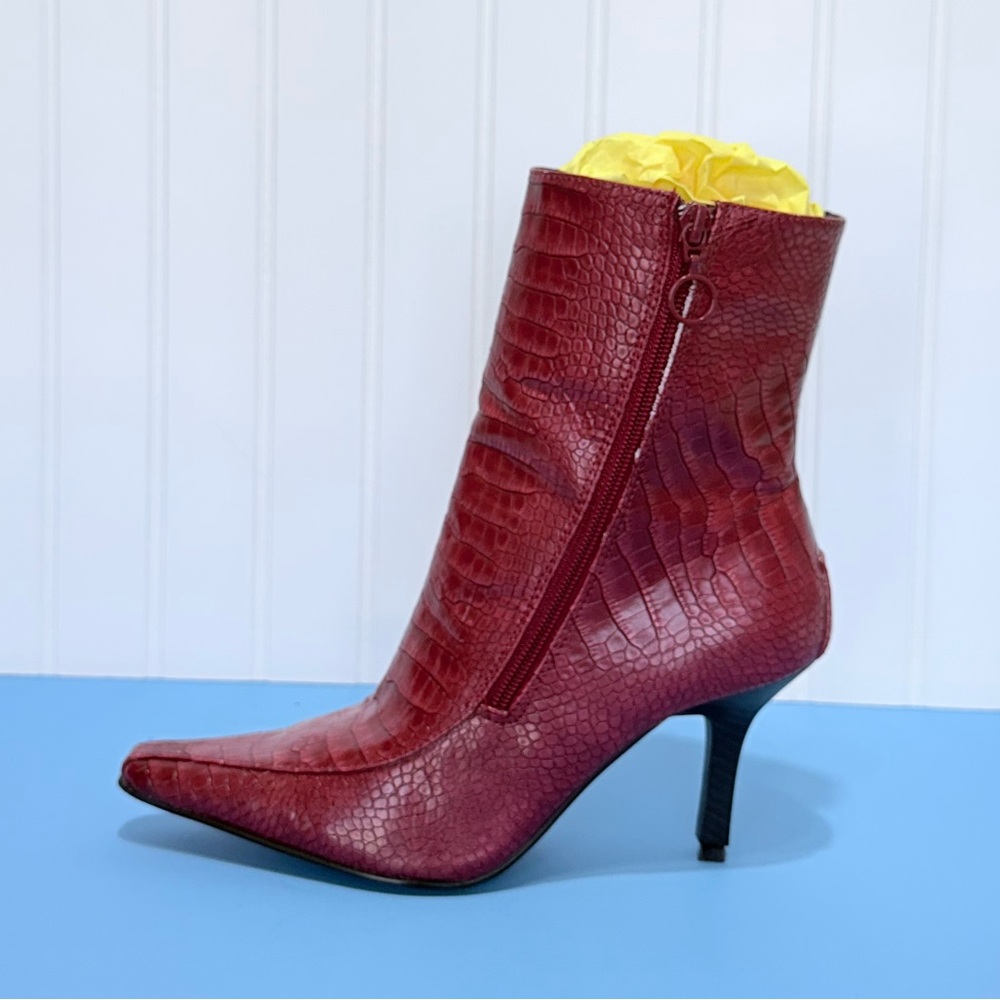 COVERGIRL Red Crocodile-Patterned Heeled bootie Size 6.5 - Picture 6 of 17